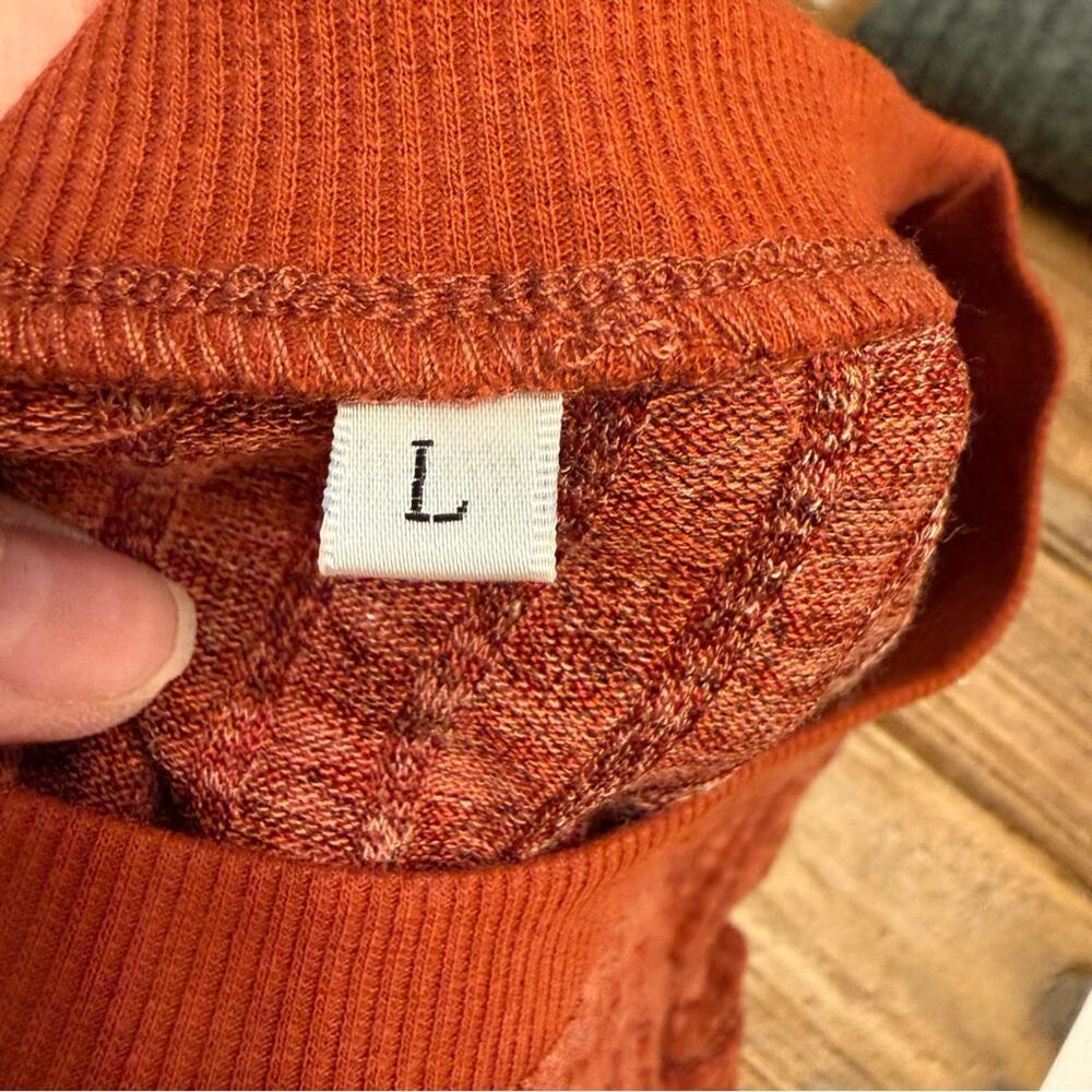 S18 - Rust Red Ribbed Long Sleeve Sweater - Picture 4 of 7